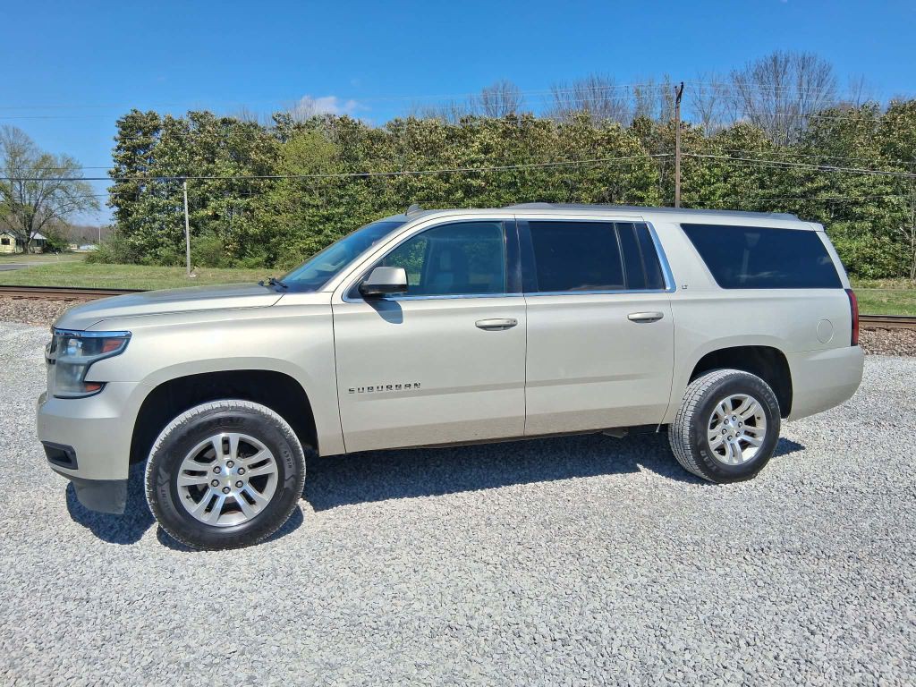 2015 Chevrolet Suburban Image 2