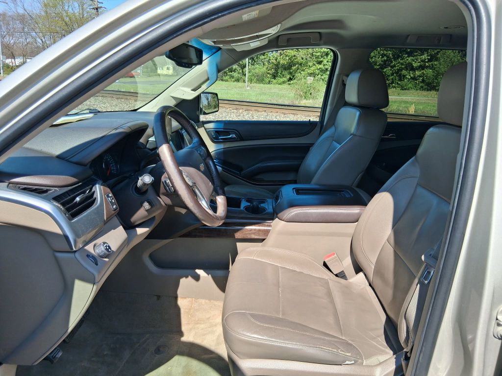 2015 Chevrolet Suburban Image 8