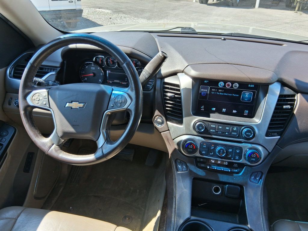2015 Chevrolet Suburban Image 9