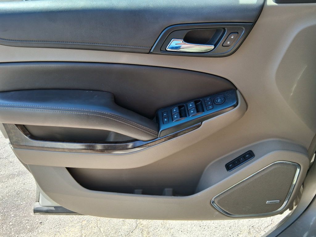 2015 Chevrolet Suburban Image 11