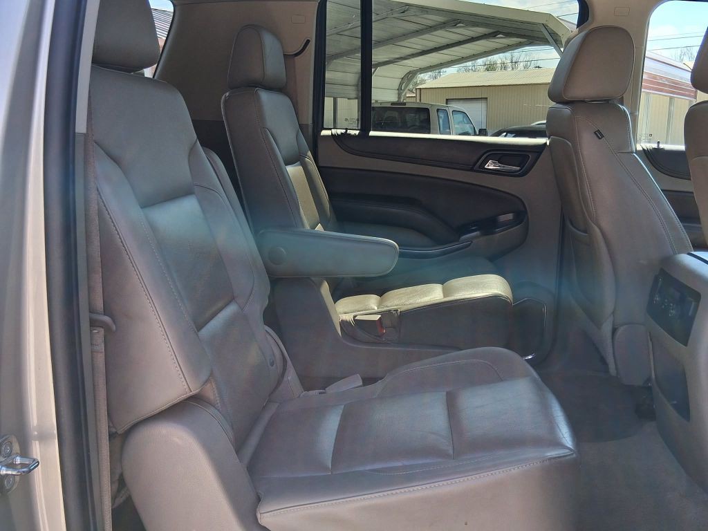 2015 Chevrolet Suburban Image 14
