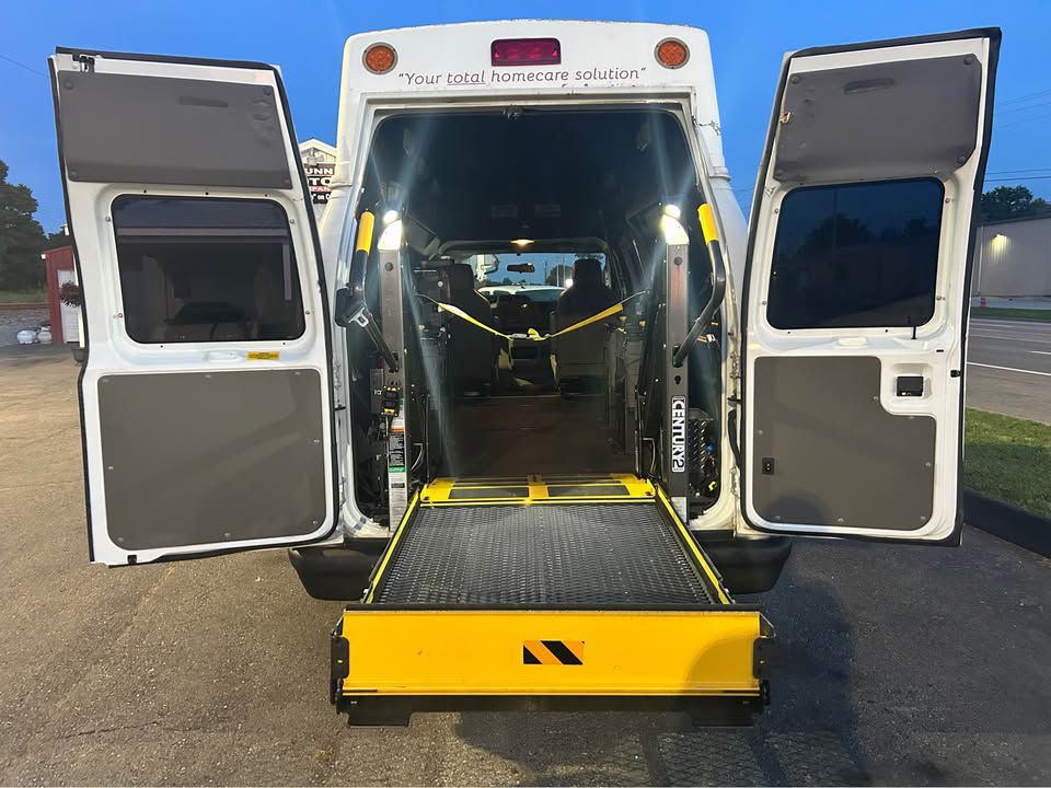 2014 Ford Econoline Image 16