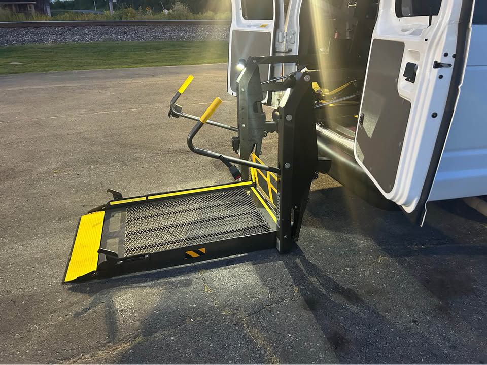 2014 Ford Econoline Image 19