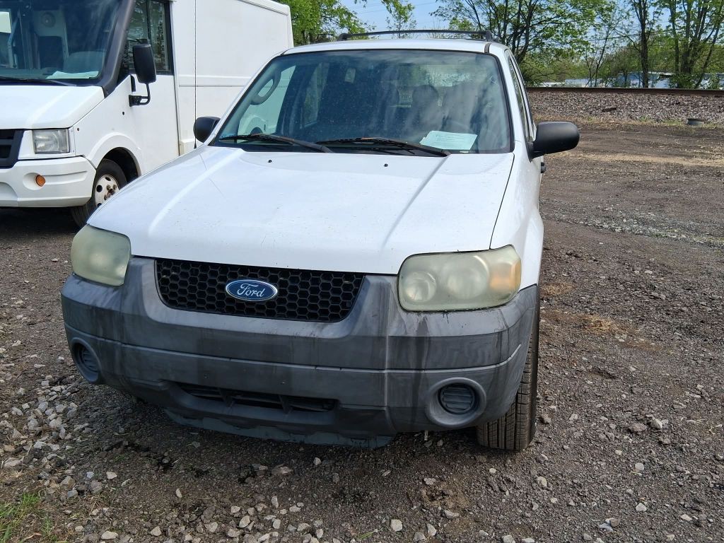 2005 Ford Escape Image 2