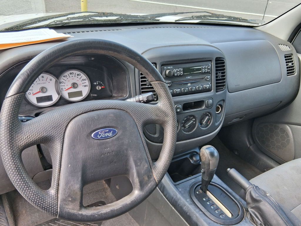 2005 Ford Escape Image 8
