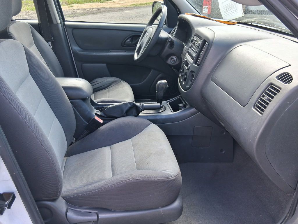 2005 Ford Escape Image 11