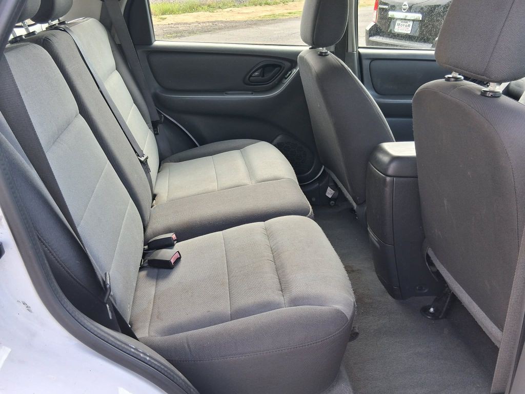 2005 Ford Escape Image 12