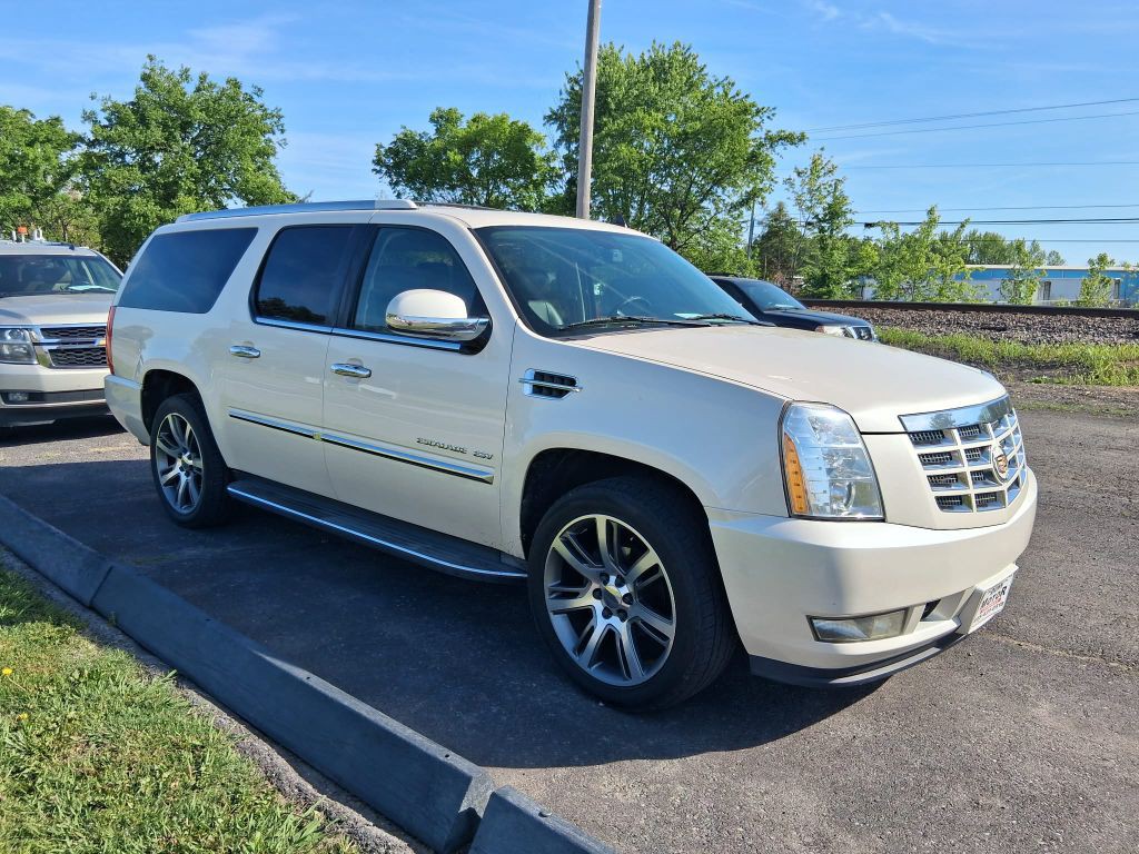 2013 Cadillac Escalade Image 3