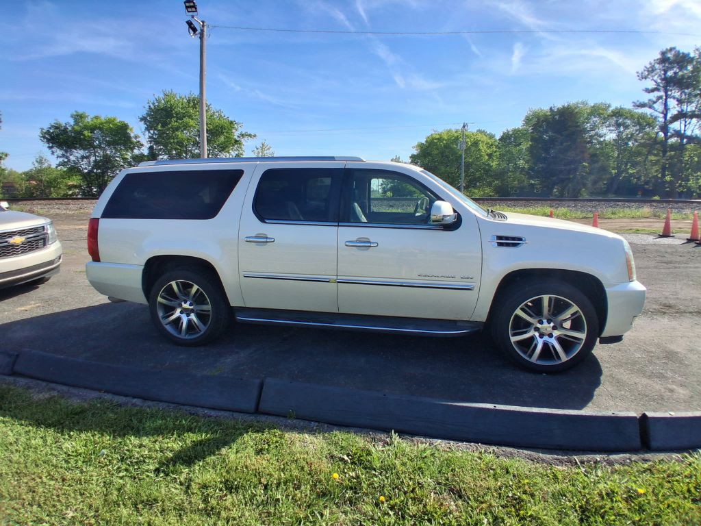2013 Cadillac Escalade Image 4
