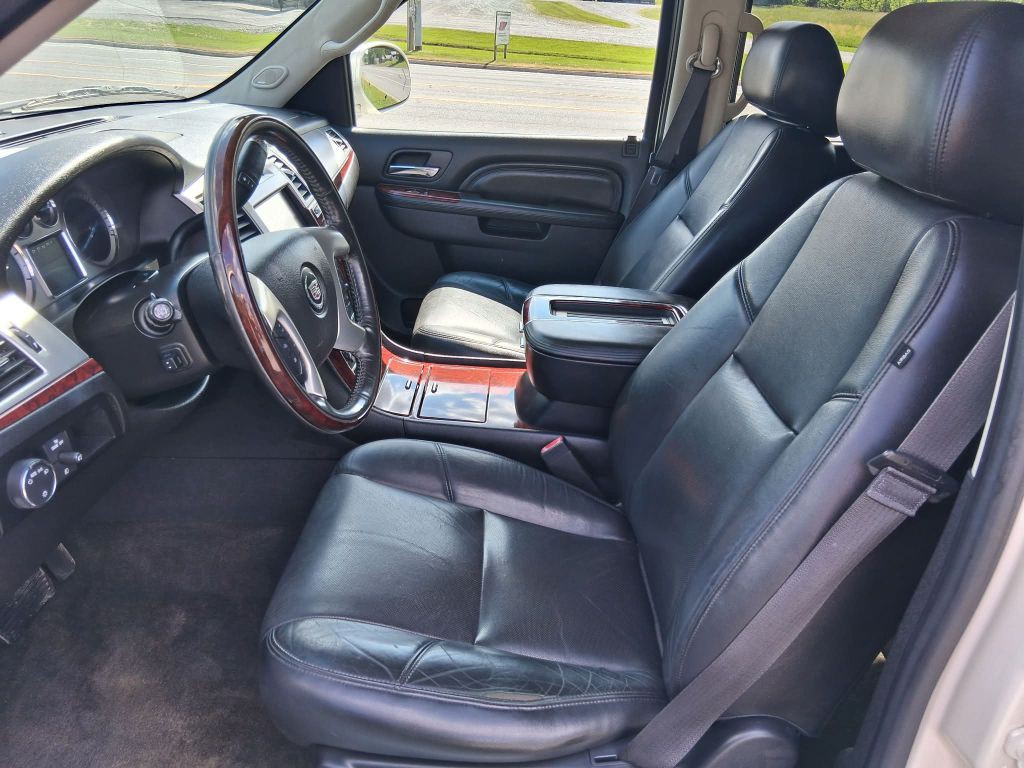 2013 Cadillac Escalade Image 6
