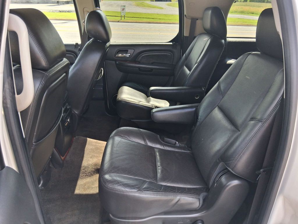 2013 Cadillac Escalade Image 10