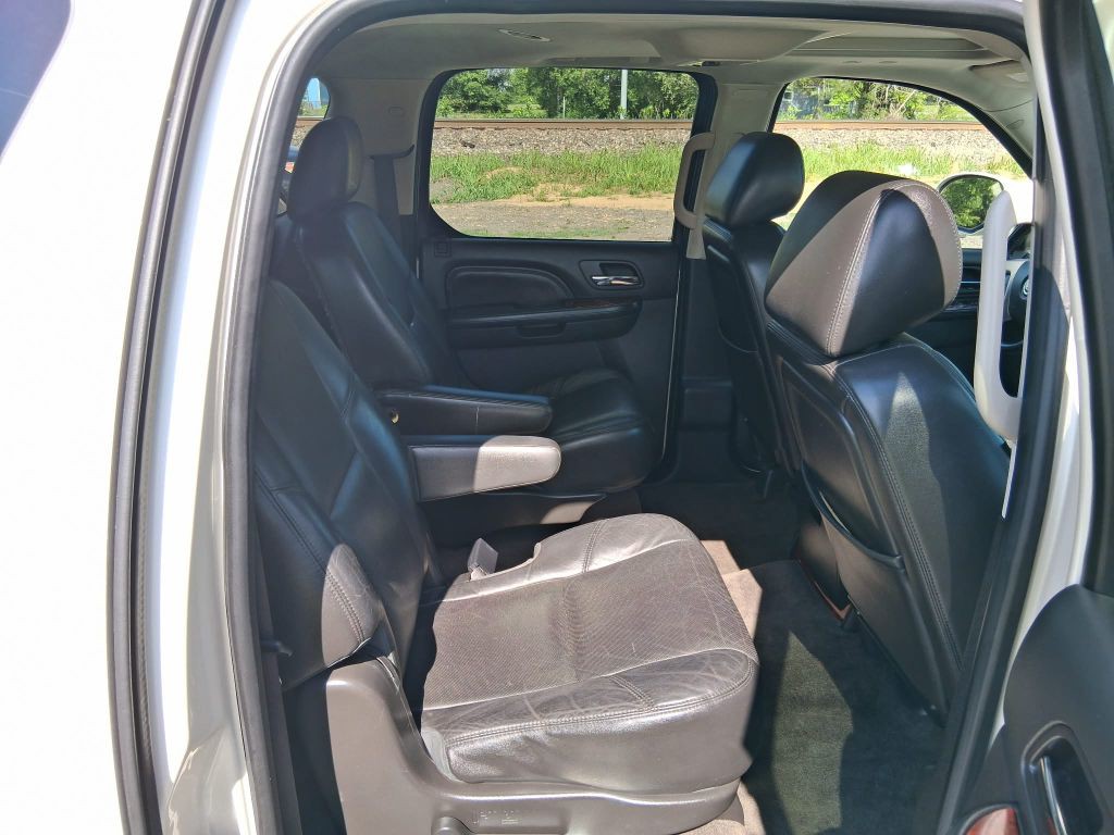 2013 Cadillac Escalade Image 14