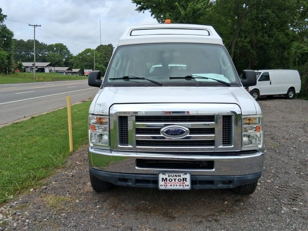 2011 Ford Econoline Image 2