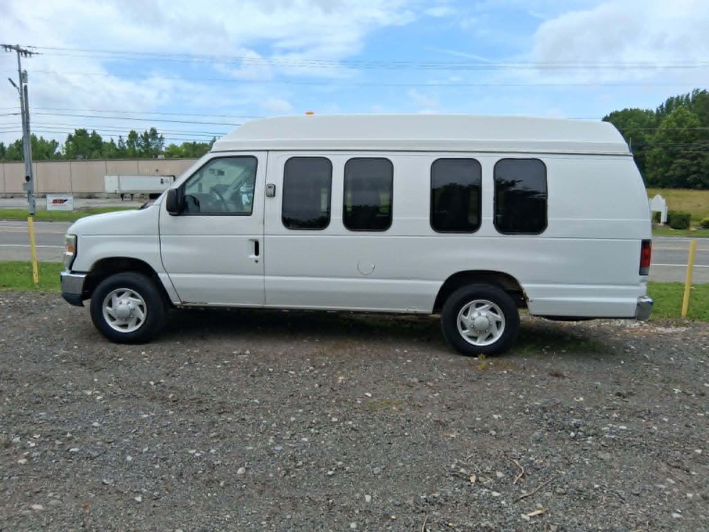 2011 Ford Econoline Image 4