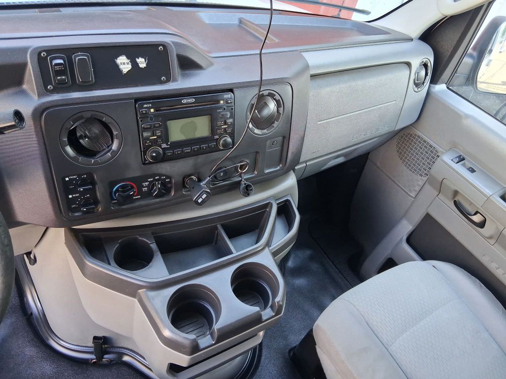 2011 Ford Econoline Image 11