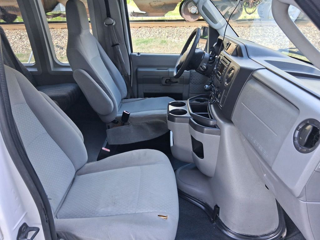 2011 Ford Econoline Image 12