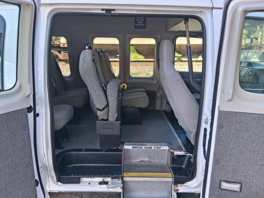 2011 Ford Econoline Image 14