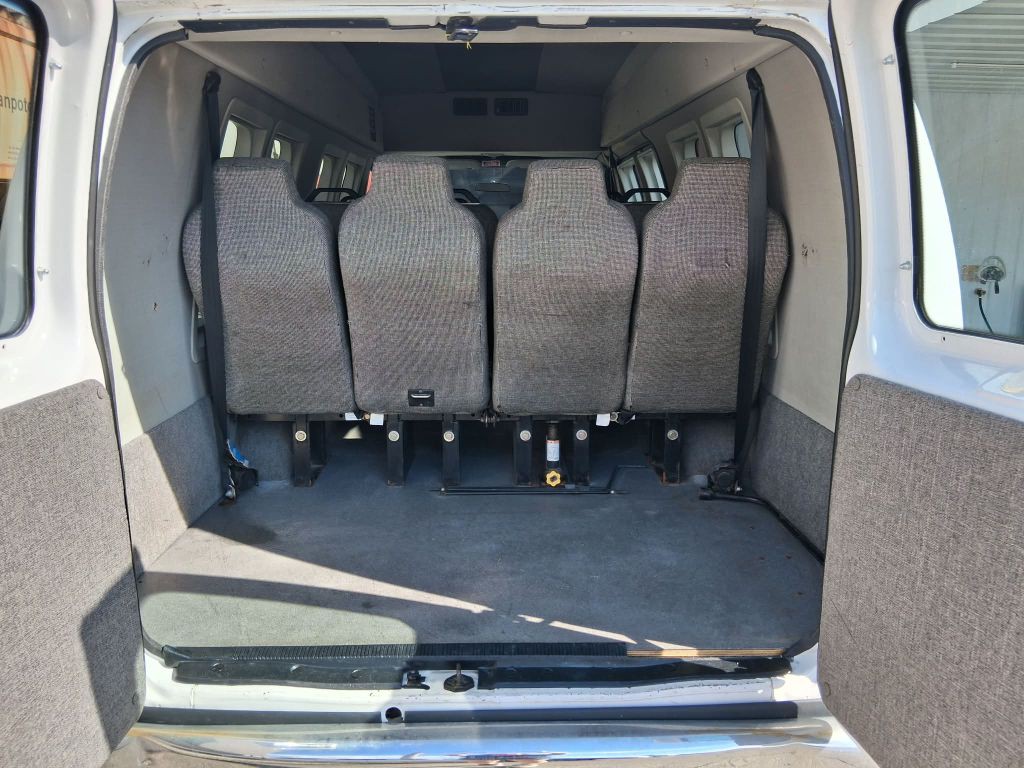 2011 Ford Econoline Image 15