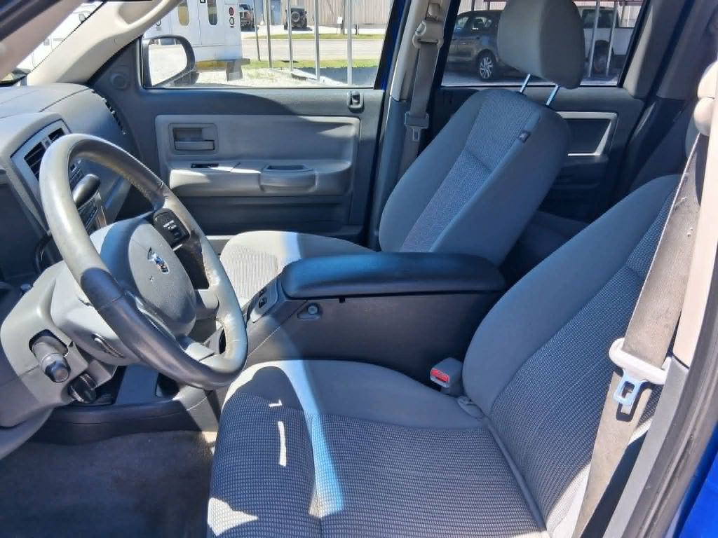 2007 Dodge Dakota Image 8