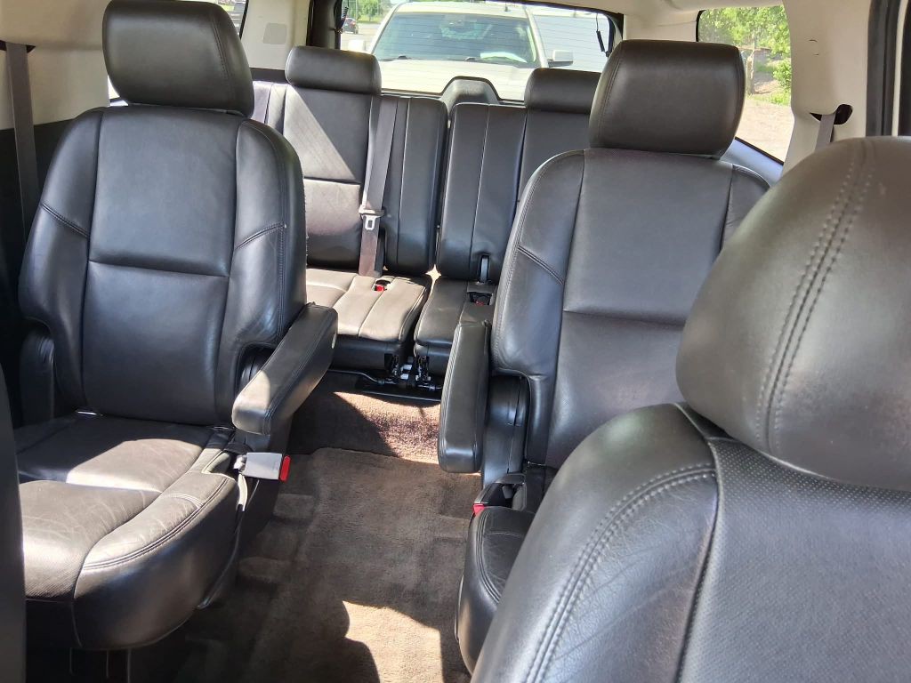 2013 Cadillac Escalade Image 10