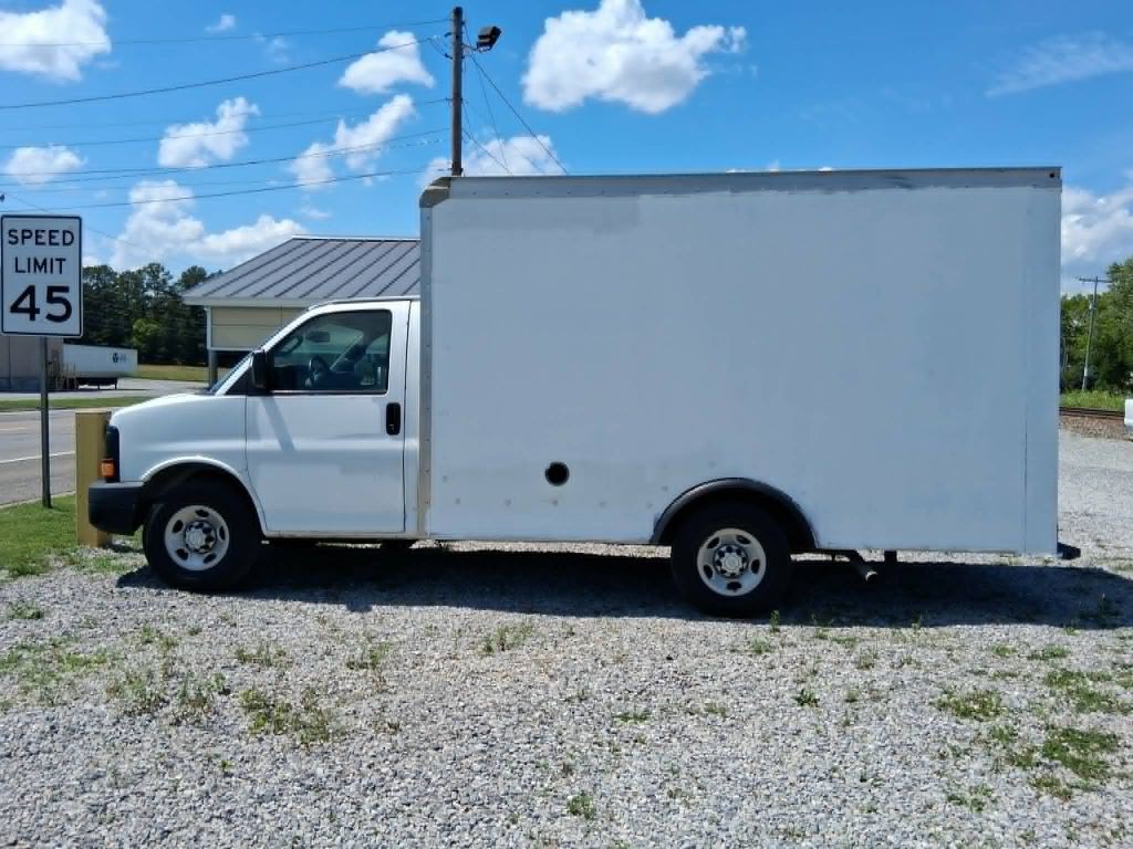 2016 Chevrolet Express Image 1