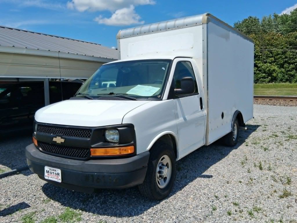 2016 Chevrolet Express Image 2