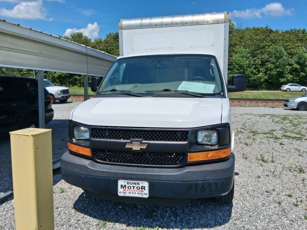 2016 Chevrolet Express Image 3