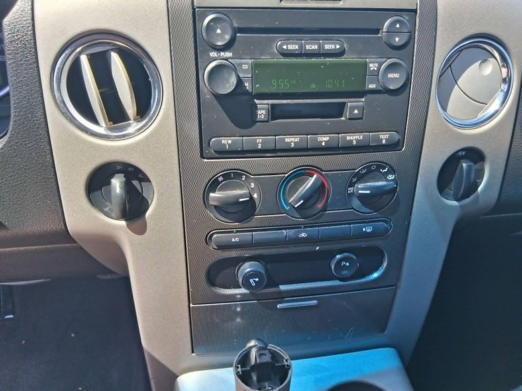 2004 Ford F-150 Image 8