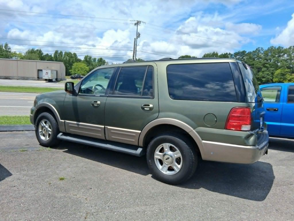 2003 Ford Expedition Image 2