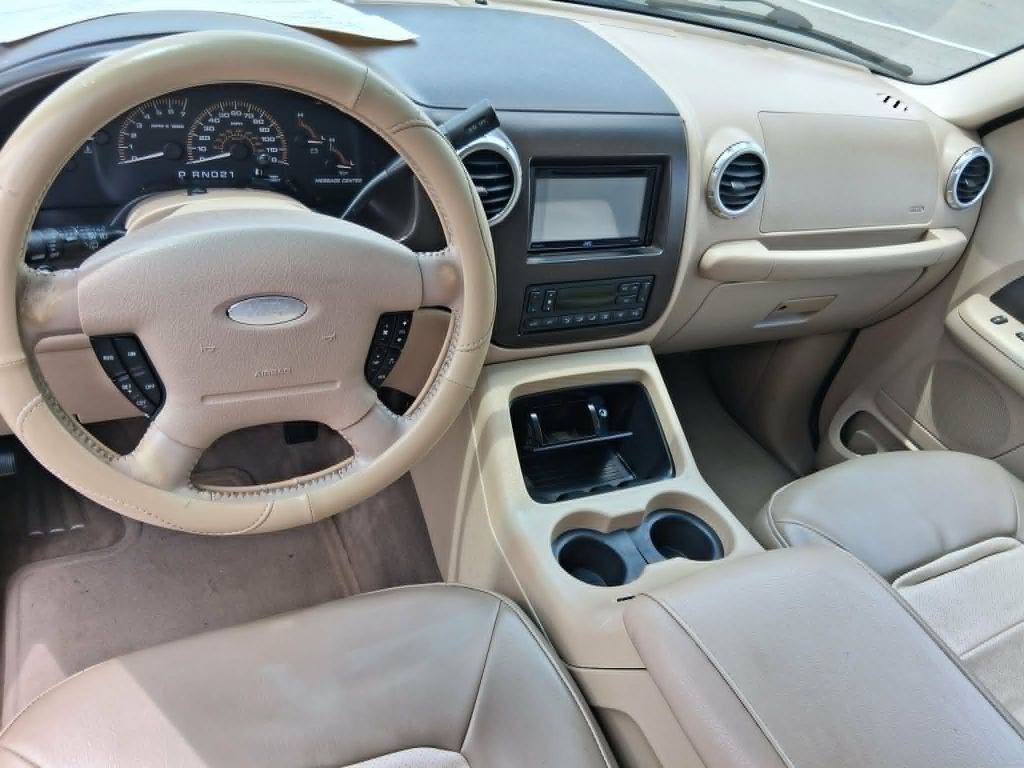 2003 Ford Expedition Image 8