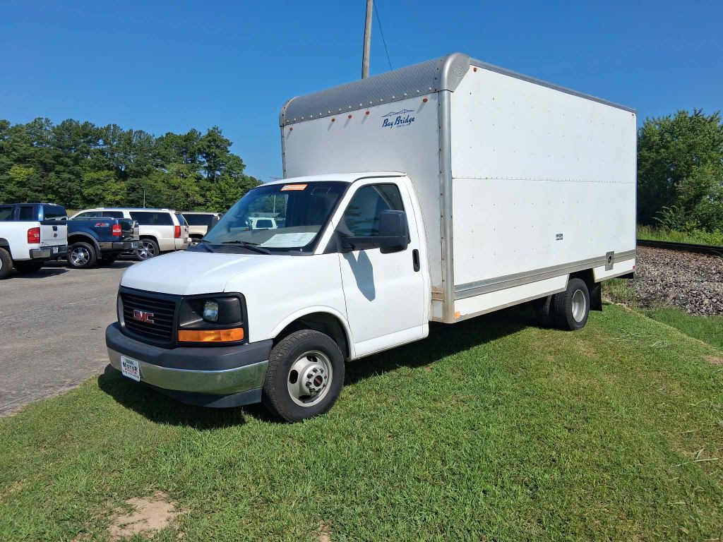 2017 GMC Savana Image 1