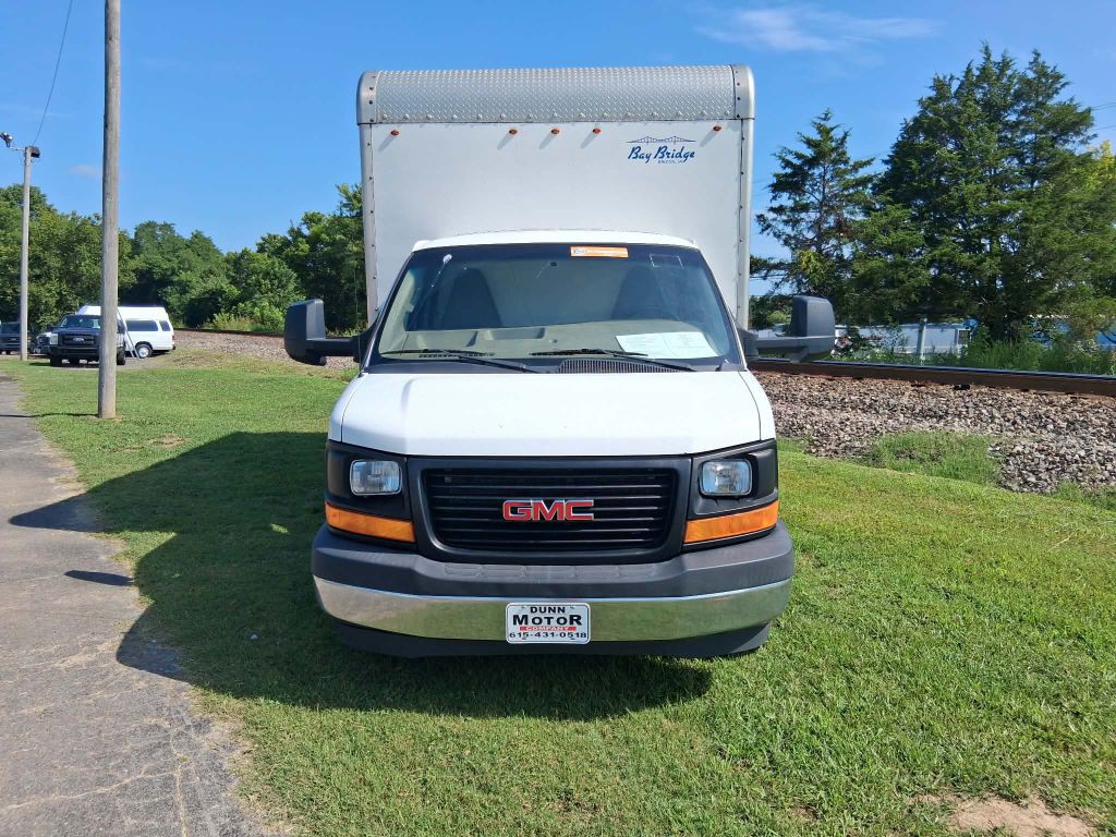 2017 GMC Savana Image 2