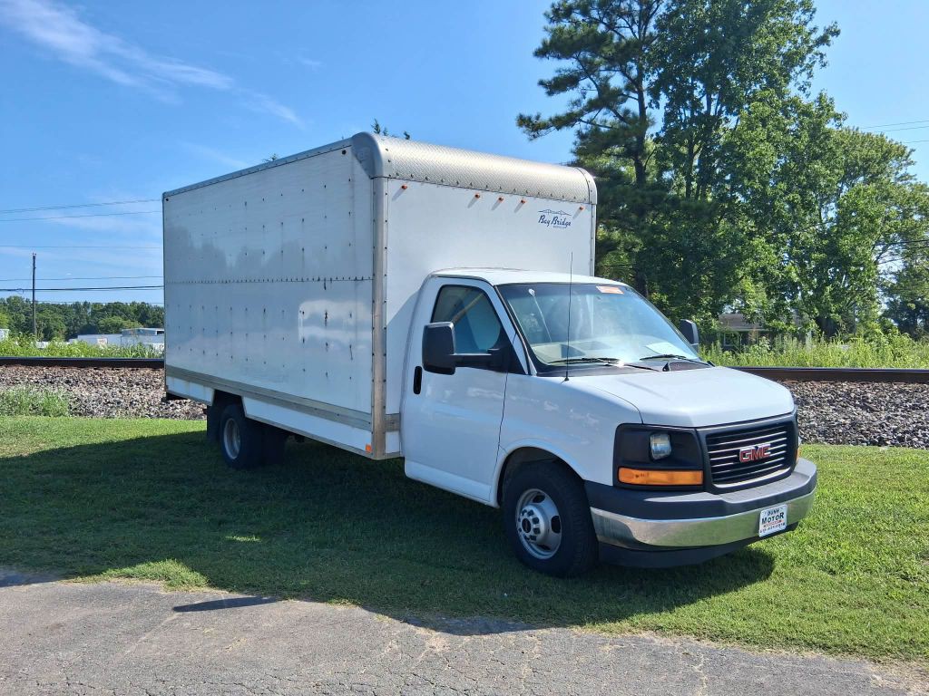 2017 GMC Savana Image 3