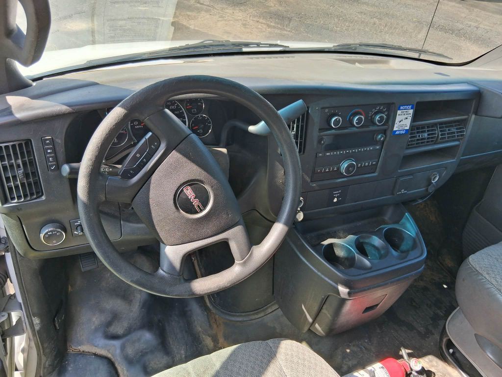 2017 GMC Savana Image 7