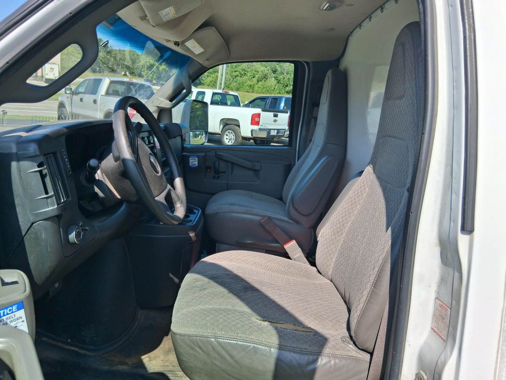 2017 GMC Savana Image 9