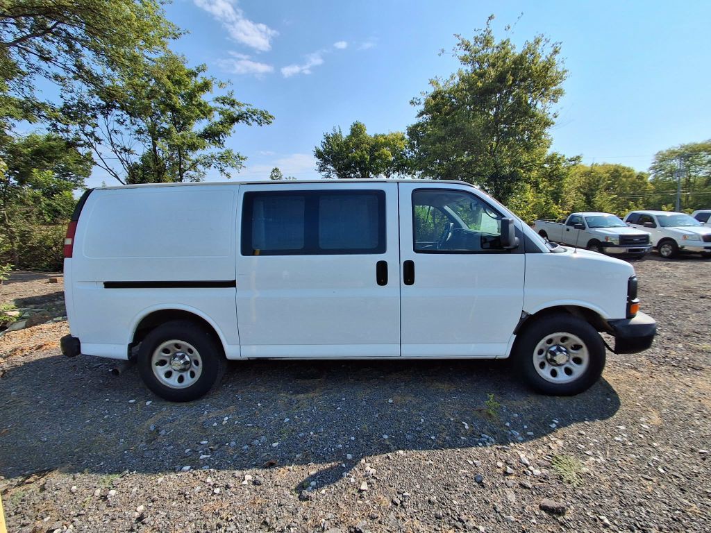 2014 Chevrolet Express Image 2