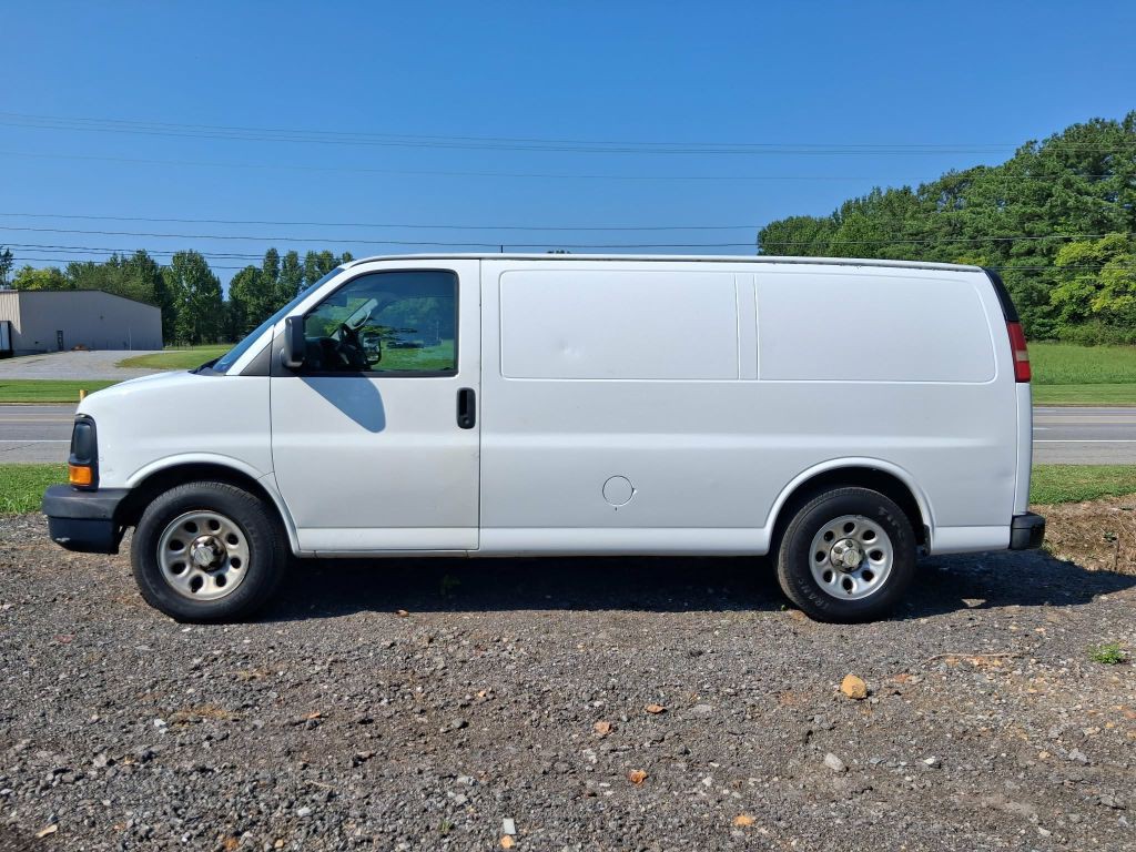 2014 Chevrolet Express Image 3