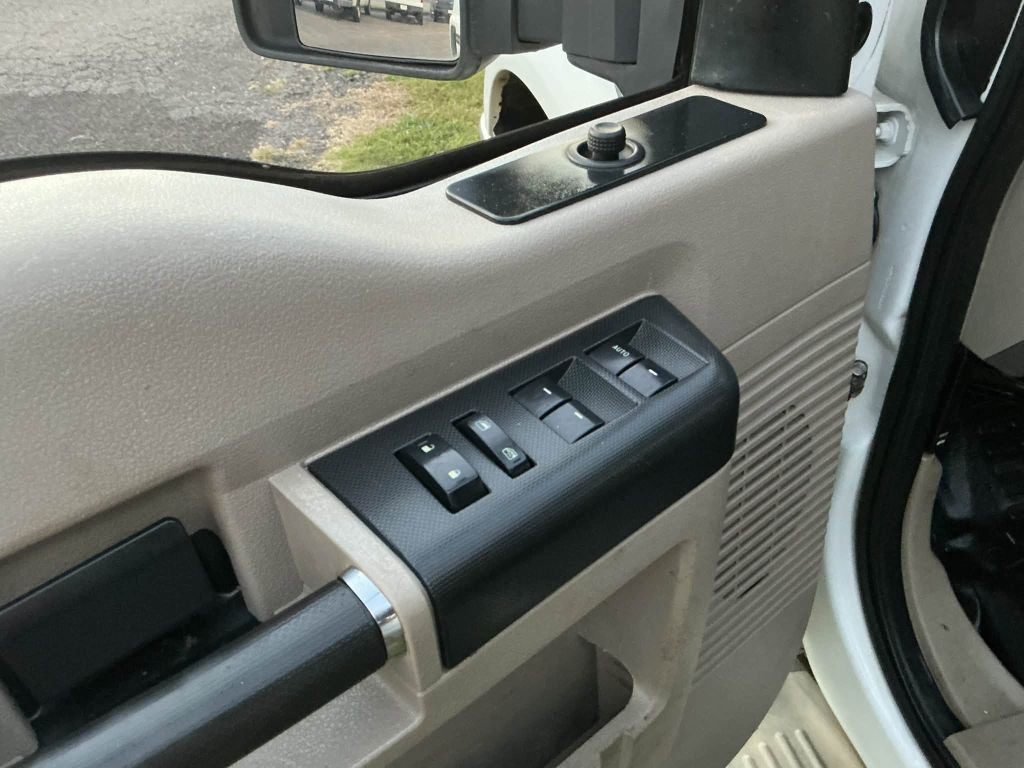 2009 Ford F-350 Image 9