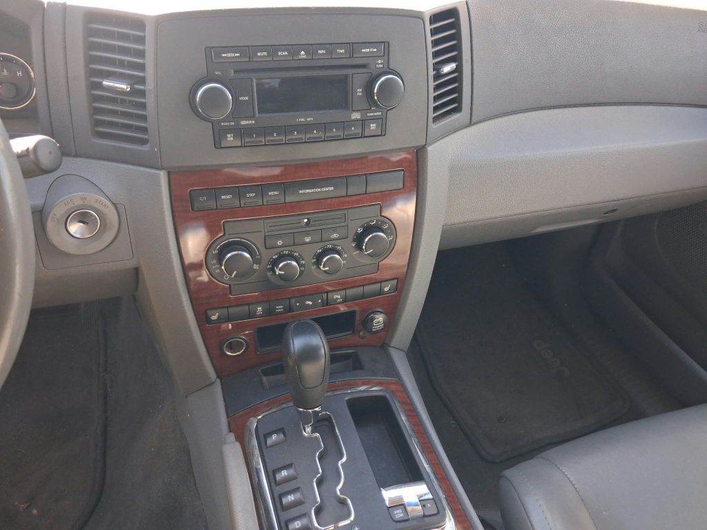 2007 Jeep Grand Cherokee Image 8