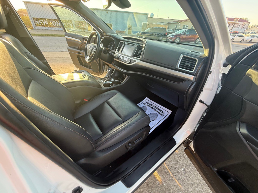 2019 Toyota Highlander Image 17