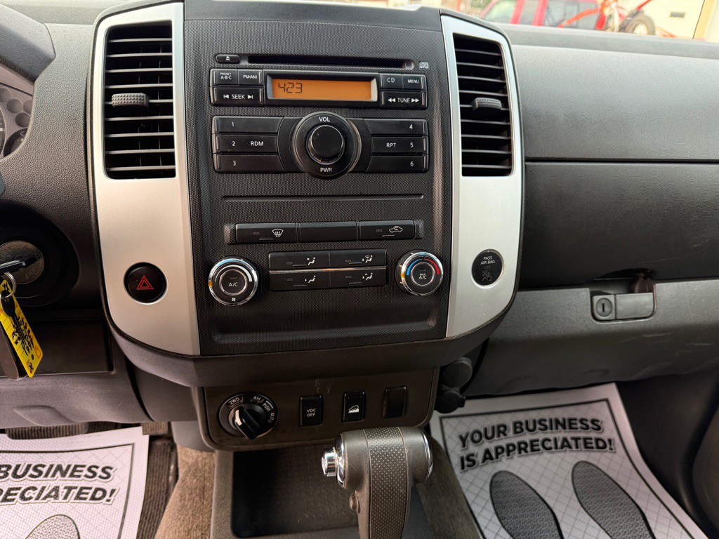 2010 Nissan Frontier Image 11
