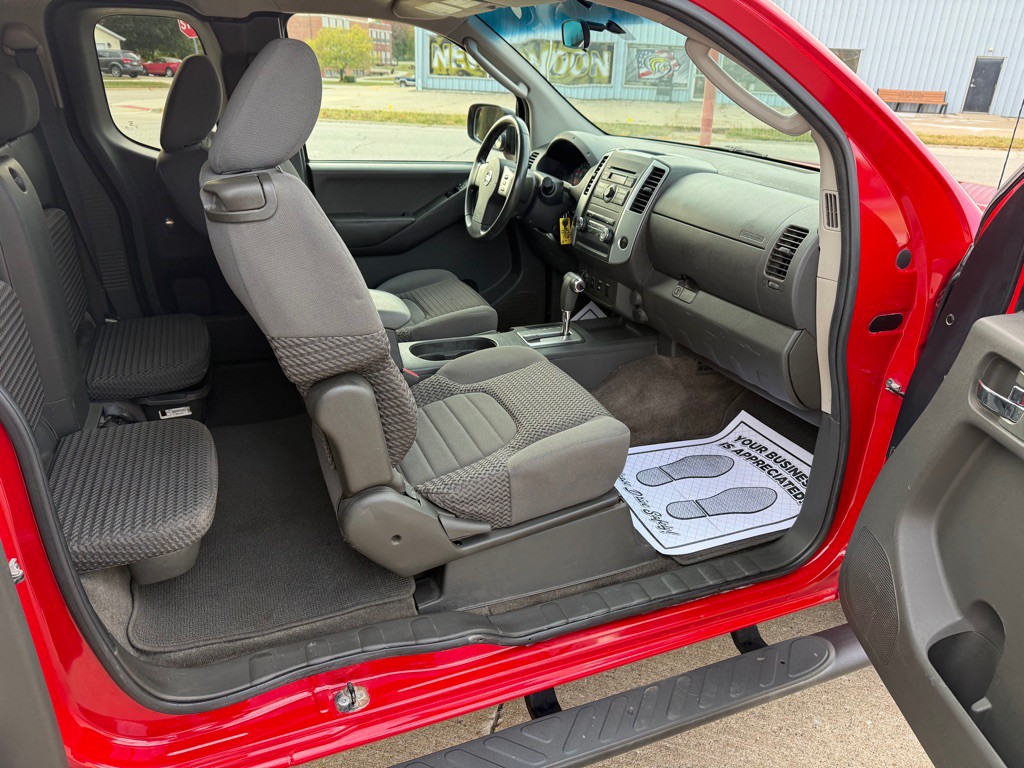 2010 Nissan Frontier Image 13