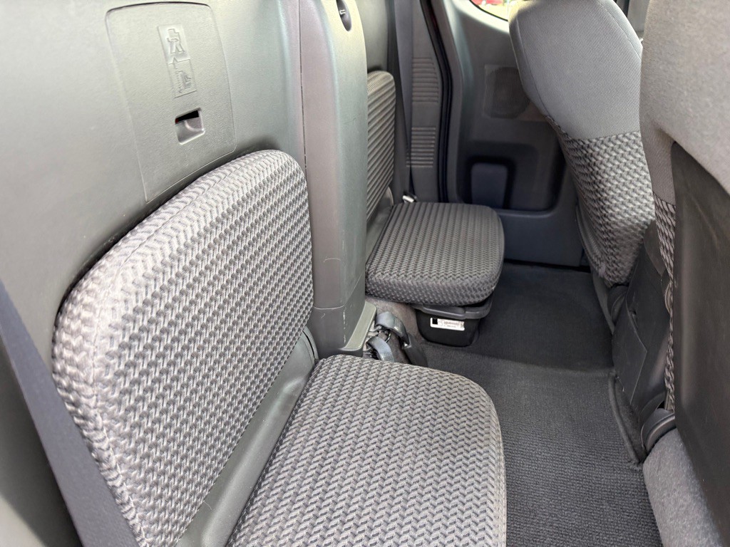 2010 Nissan Frontier Image 15
