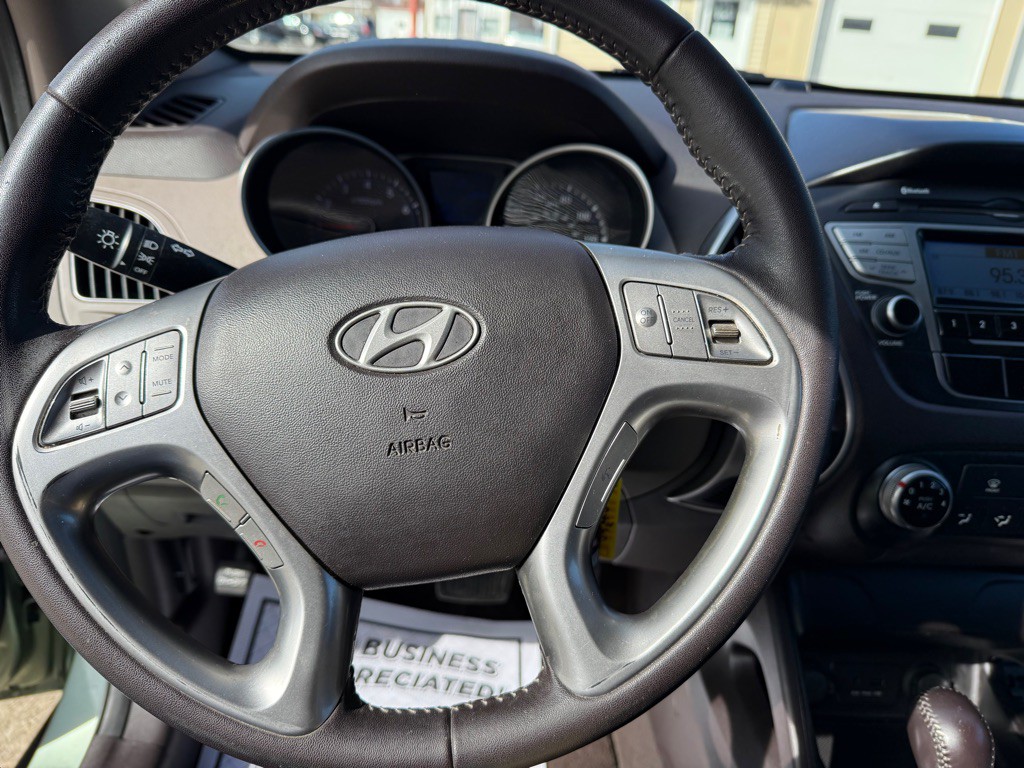 2011 Hyundai Tucson Image 9