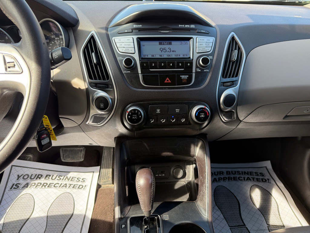 2011 Hyundai Tucson Image 10