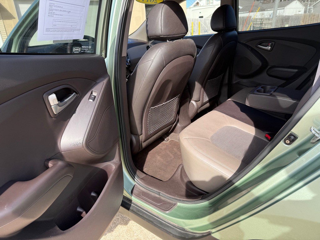 2011 Hyundai Tucson Image 11