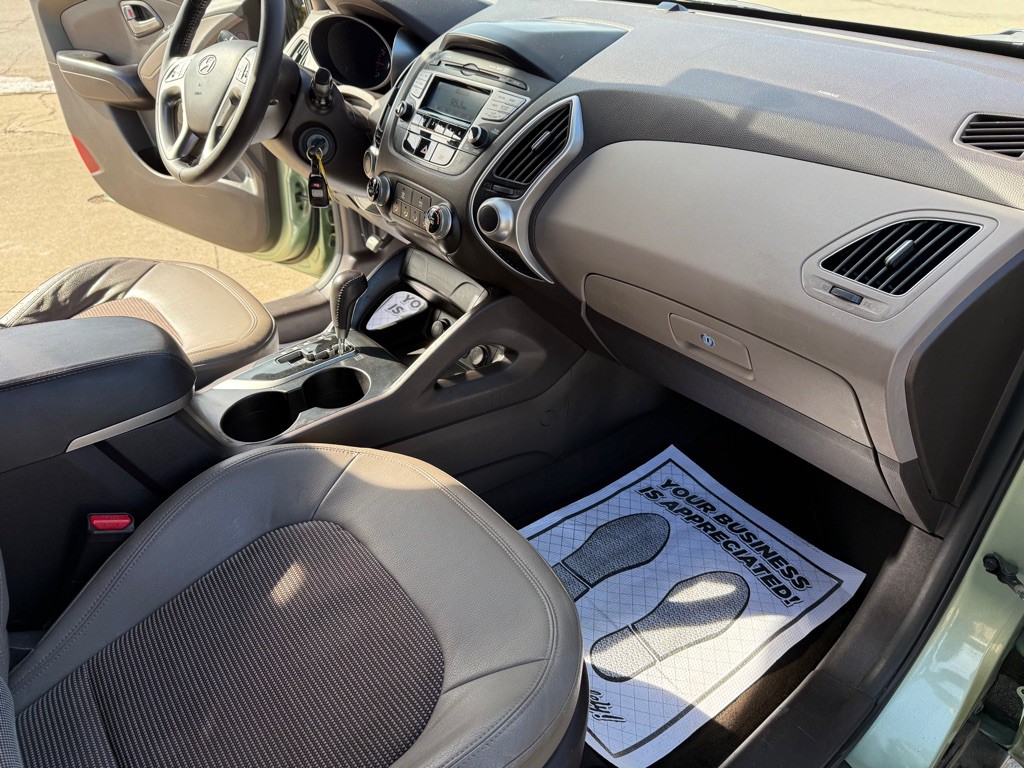 2011 Hyundai Tucson Image 14
