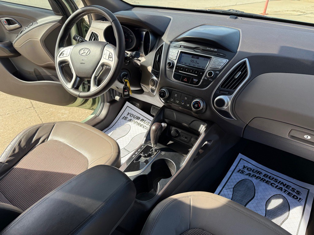 2011 Hyundai Tucson Image 15