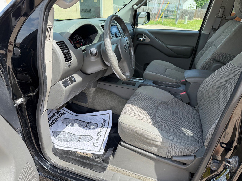 2012 Nissan Frontier Image 9