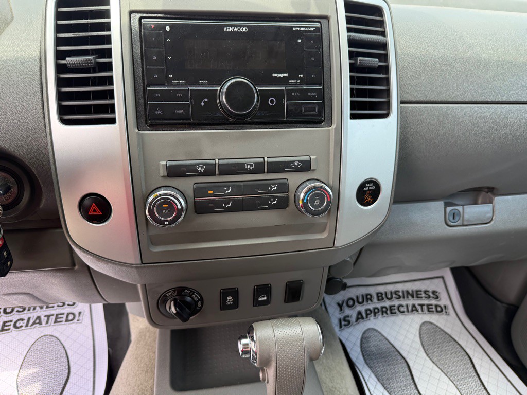 2012 Nissan Frontier Image 11